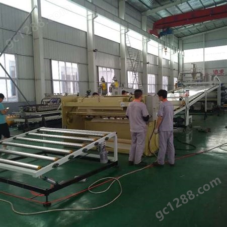 PP木粉板机械、PE木粉板设备、塑料木粉板生产线生产厂家