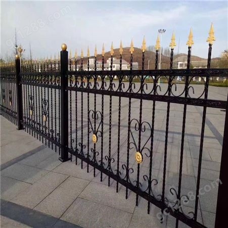防锈围墙栅栏批发定做组装式铁围栏彩色锌钢护栏