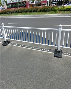 市政道路隔离栏杆马路围栏网人行道交通防护撞铁栅栏镀锌钢铁围栏